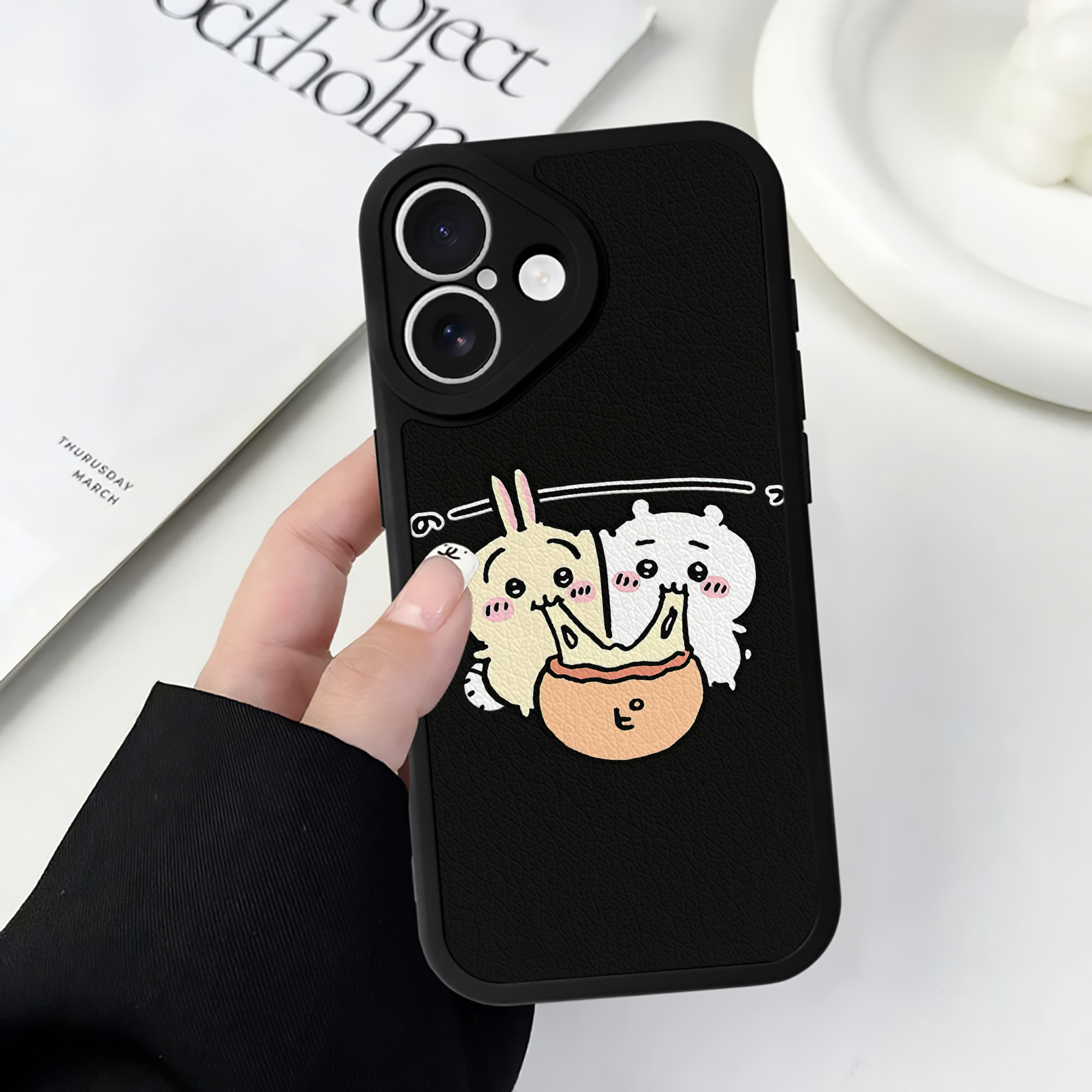 （画像用） ちいかわ うさぎ Chii-kawa usagi 【iPhone 16シリーズ対応】シリコンスマホケース（レザー調） 材質：シリコン